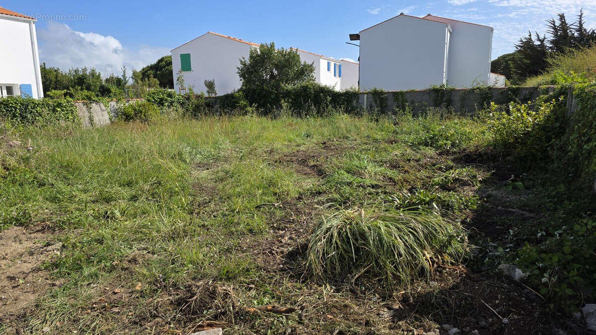 Terrain à LA BREE-LES-BAINS