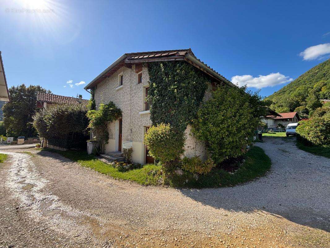 Maison à SAINT-ETIENNE-DE-CROSSEY