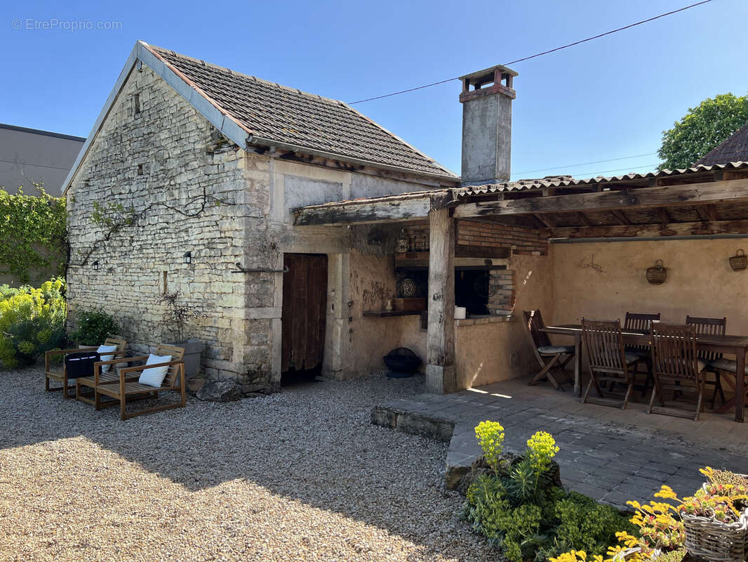 Maison à LADOIX-SERRIGNY
