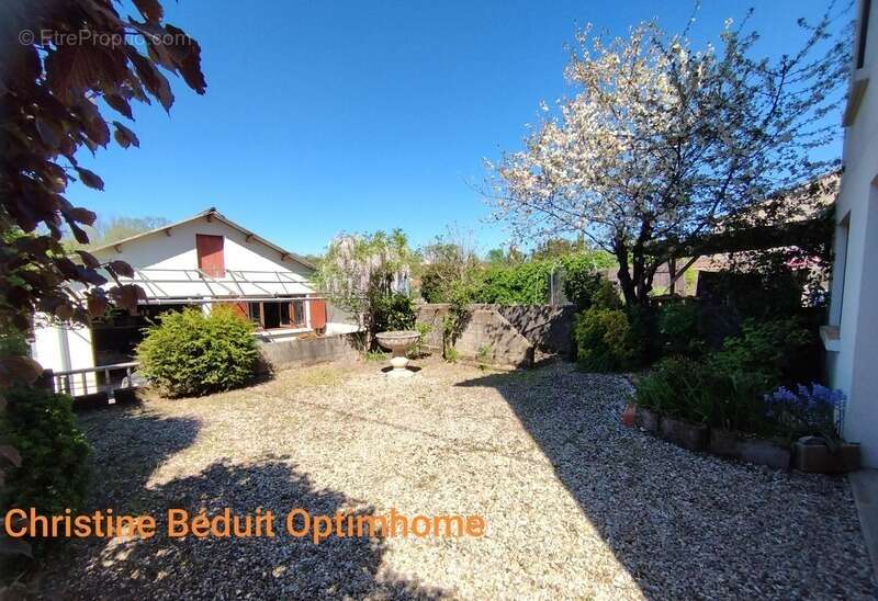 Maison à RUELLE-SUR-TOUVRE