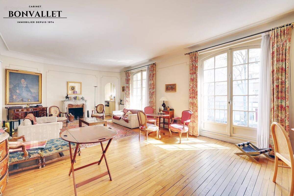 Appartement à PARIS-15E