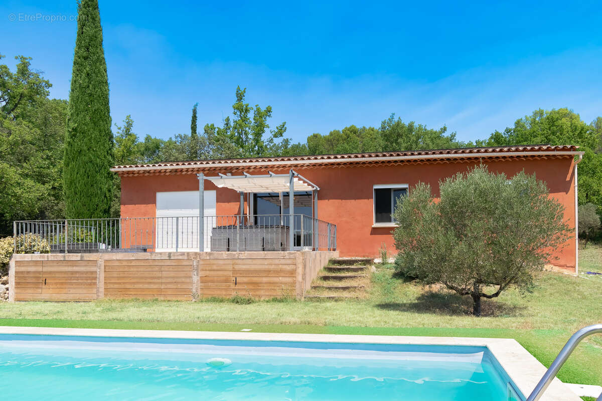 Villa avec vue panoramique sur le château de La Verdière - photo 4