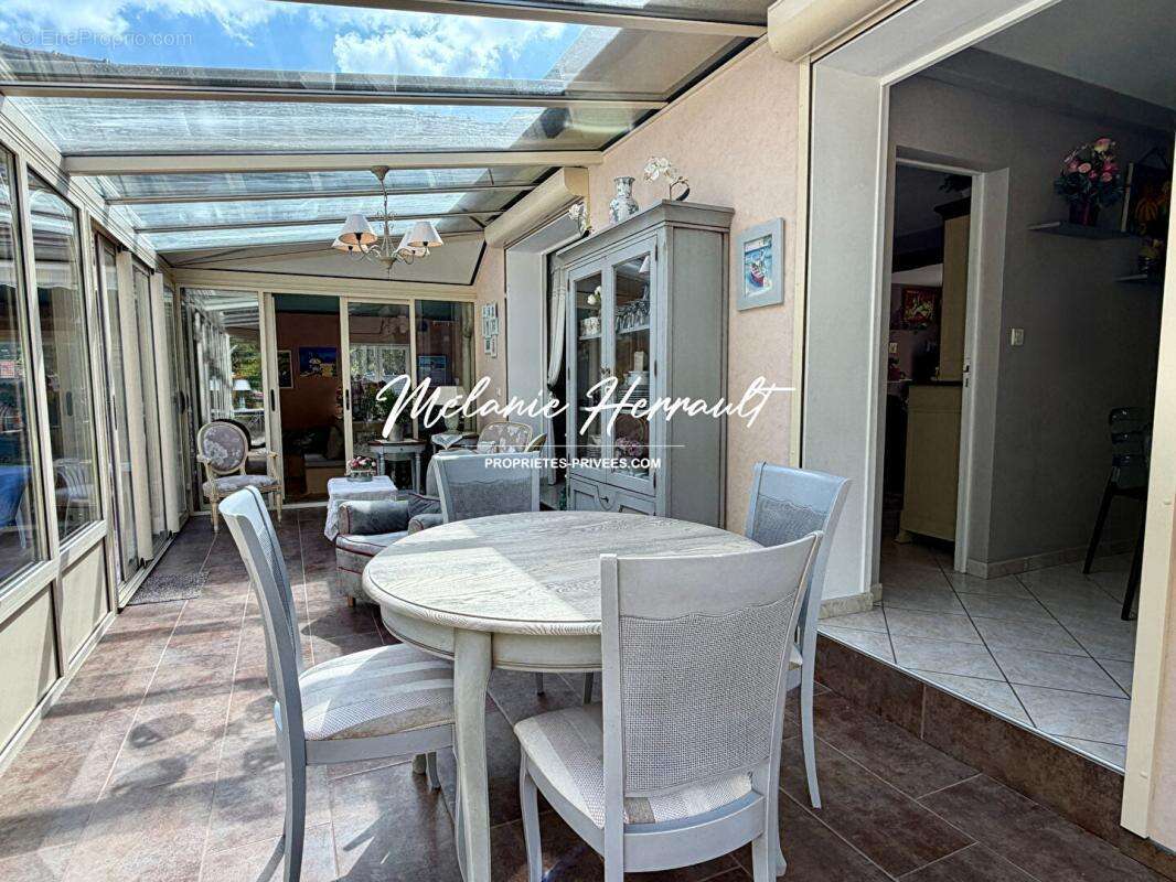 Maison avec piscine - 5 chambres - Challes (72) - photo 6