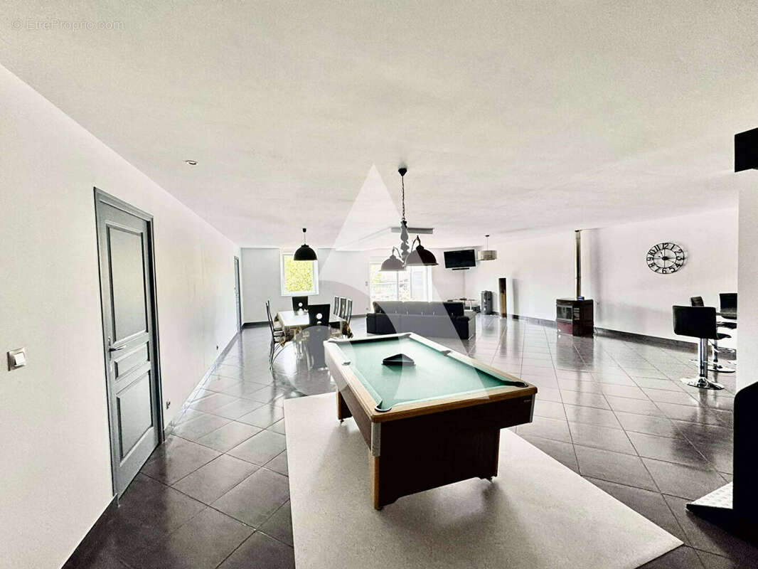 Maison à NEUFCHATEAU