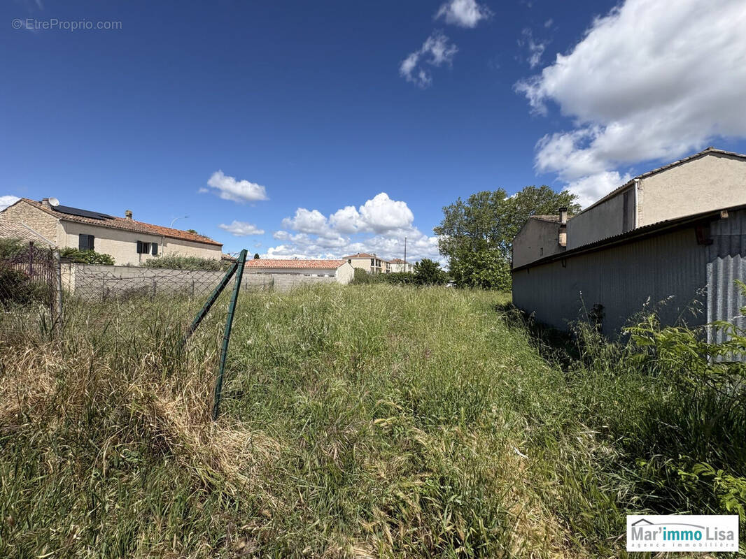 Terrain à SENAS