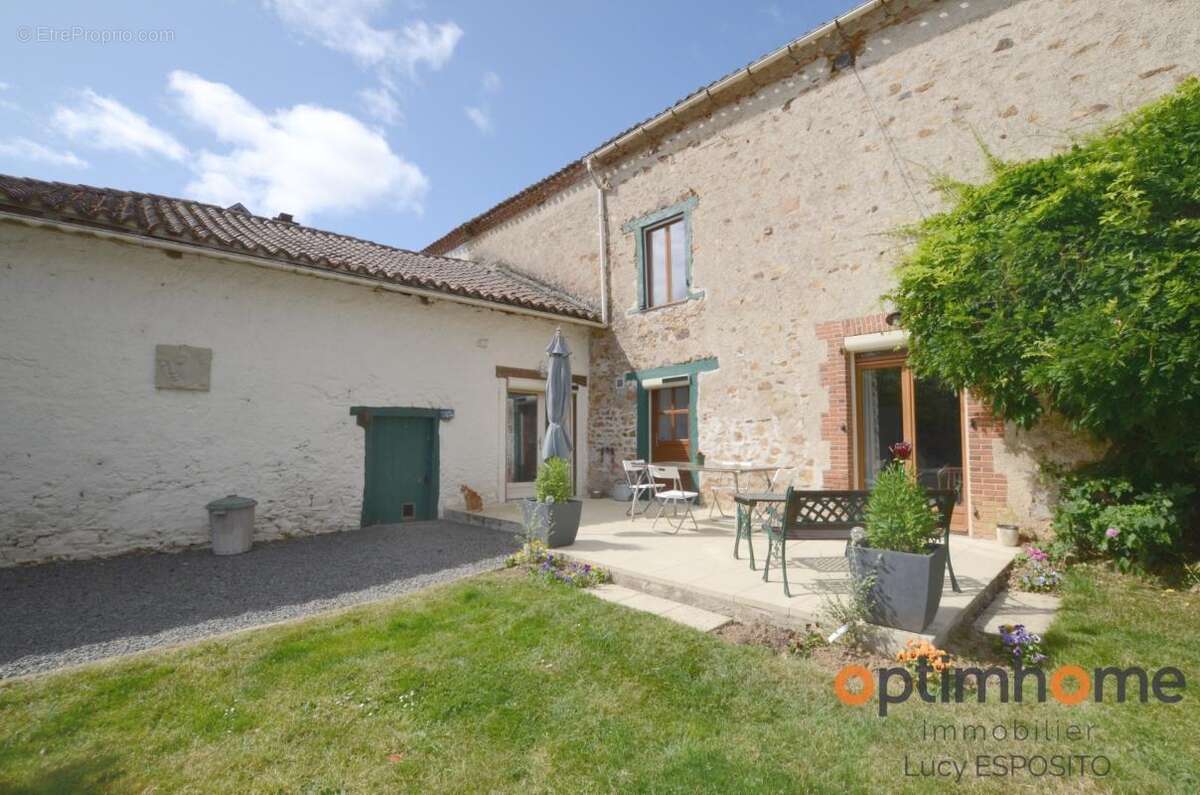  Spacieuse maison de campagne aux multiples possibilités – Saint-Christophe, Charente  - photo 49