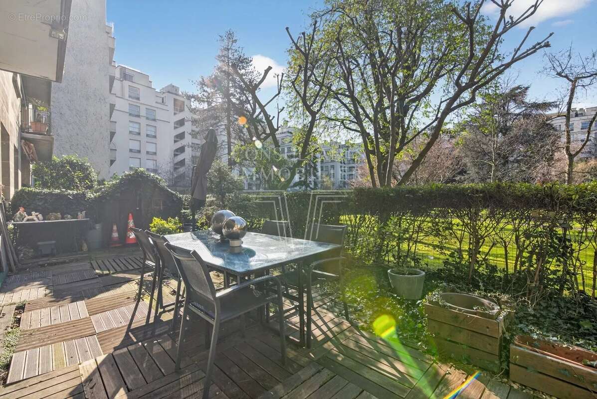 Appartement à NEUILLY-SUR-SEINE