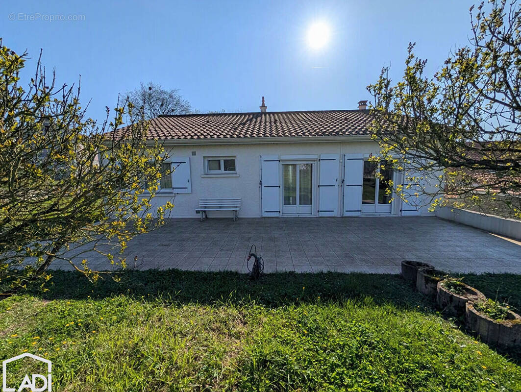 Maison à PAMPROUX