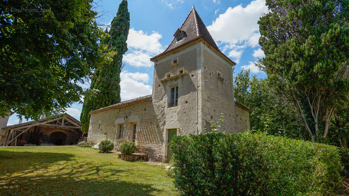 Maison à MONTCUQ
