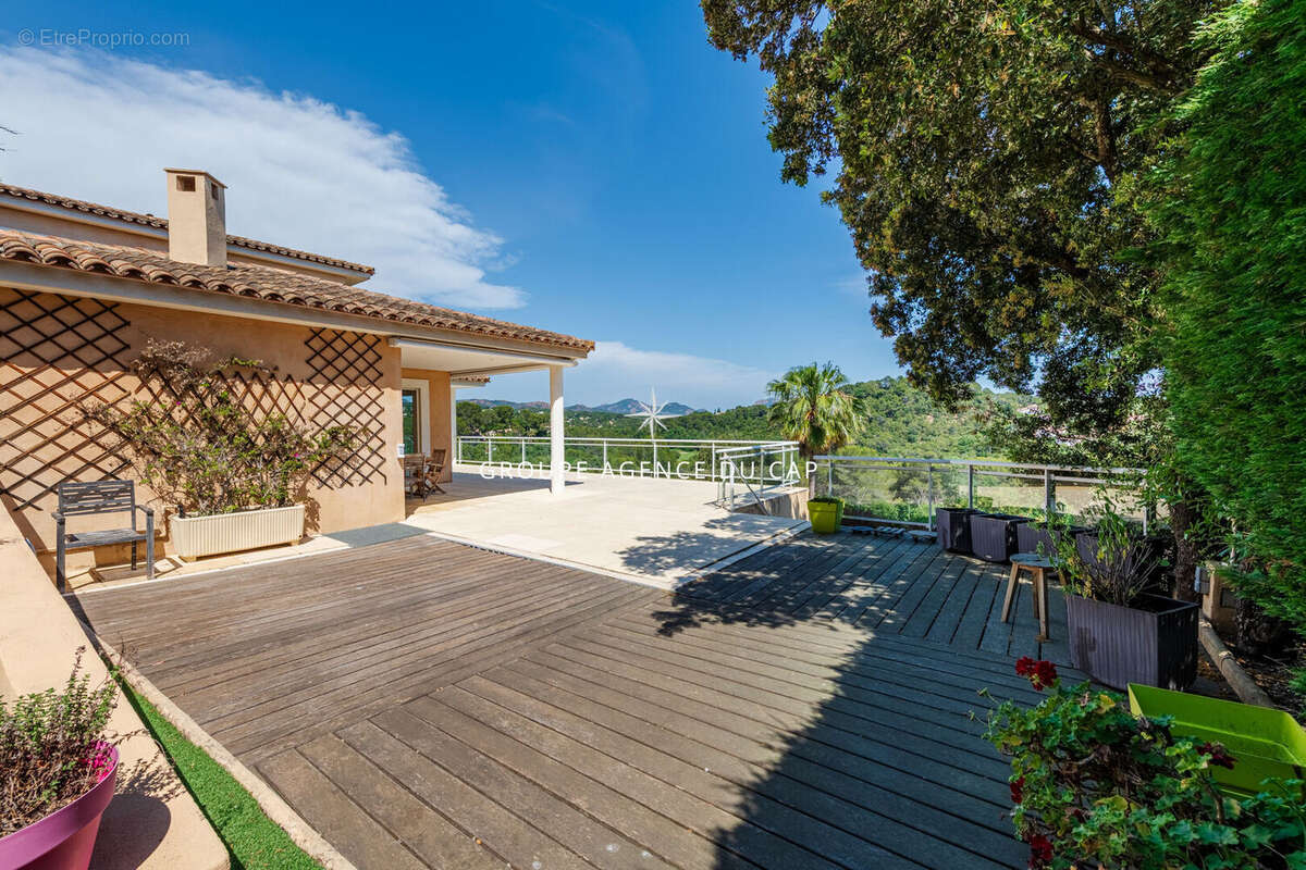 Vue degagee tres belle villa lumineuse de 7 pieces 5 chambres piscine deux garages proche golfs - photo 14