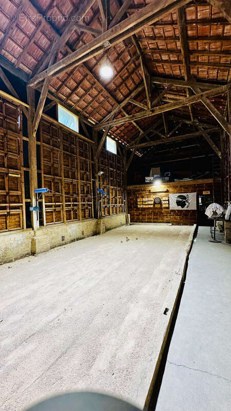 Propriété entièrement rénovée de 323 m2 avec piscine et dépendances - photo 32