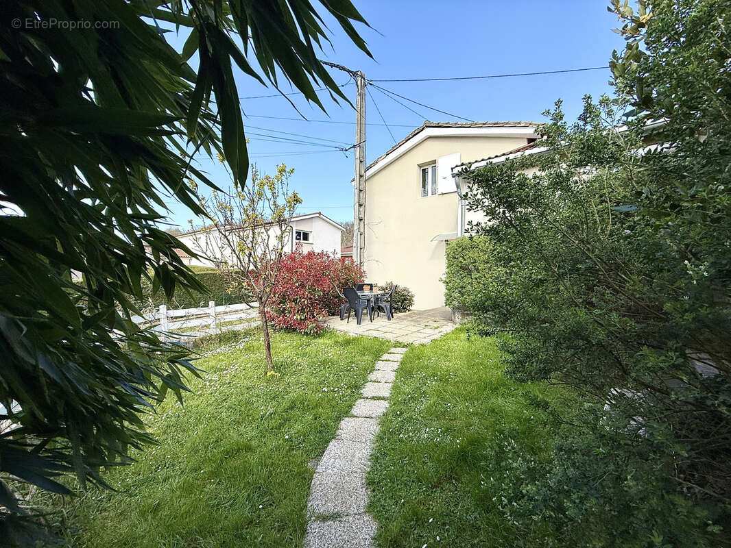 Maison à ROUSSILLON