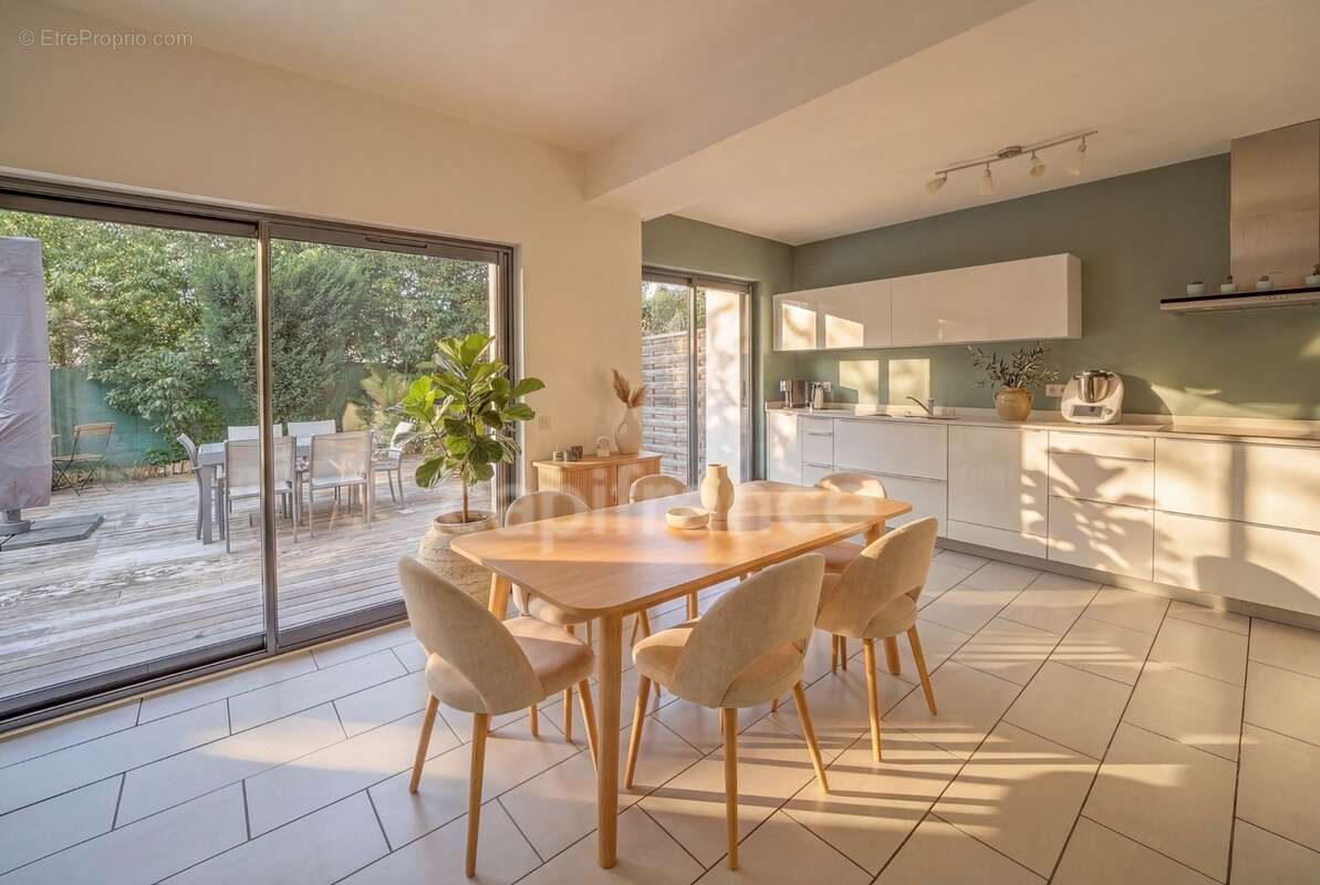 Dpt Ain (01), à vendre PREVESSIN MOENS appartement T4 de 153,89 m² - photo 2