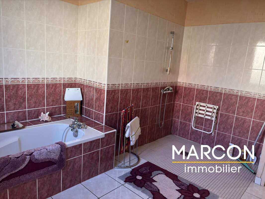 Maison à SAINT-PIERRE-DE-FURSAC