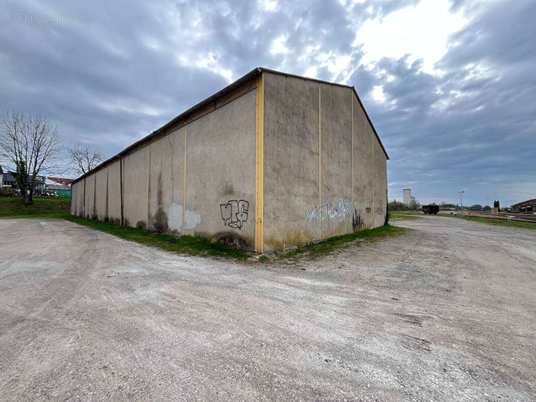 Commerce à CERCY-LA-TOUR