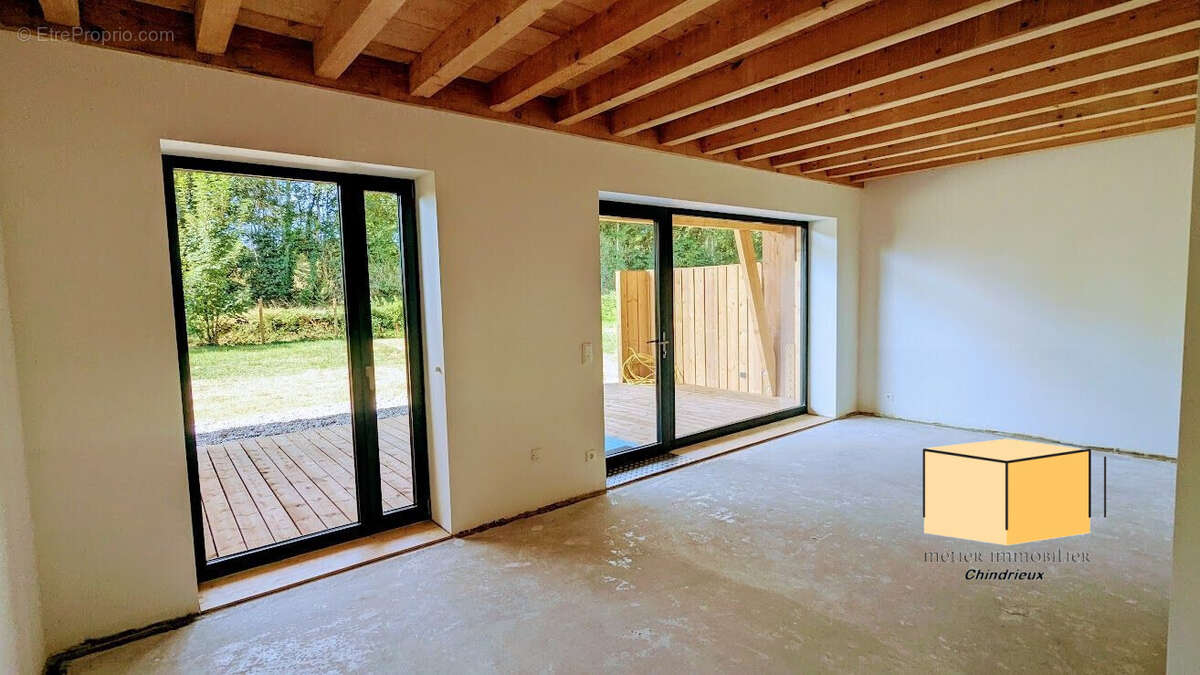 Appartement à CEYZERIEU