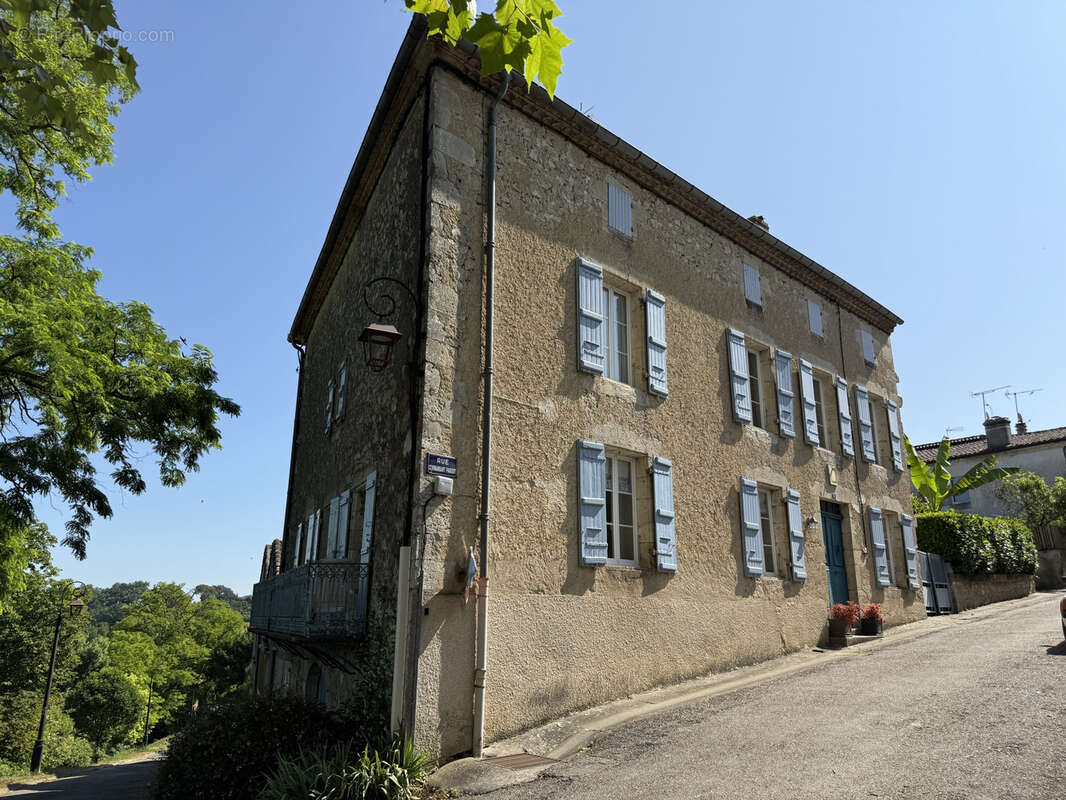 Ancien presbytère avec jardin dans le cœur du village de Montréal du Gers - photo 22