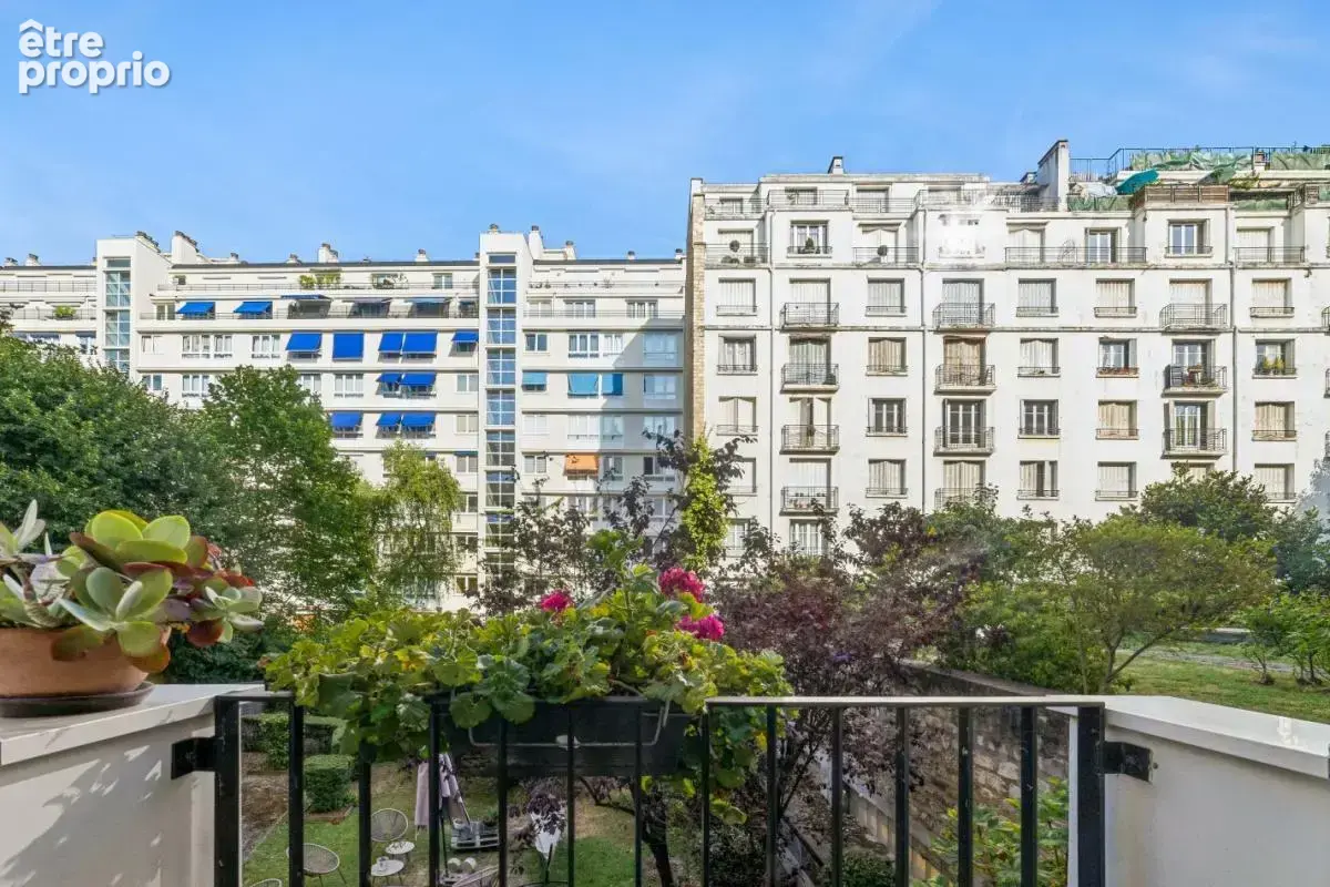 Appartement à PARIS-16E