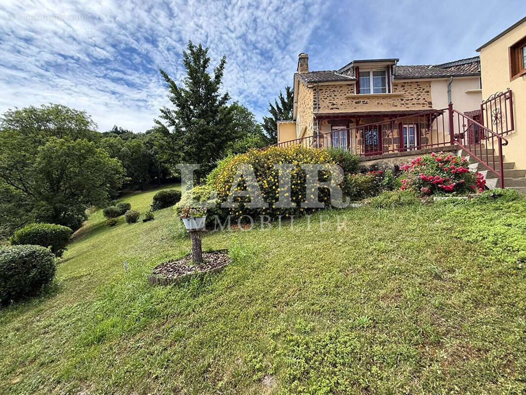Maison à SAINT-LEONARD-DES-BOIS