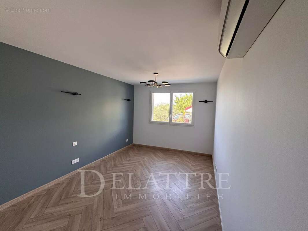 Appartement à SAINT-LAURENT-DU-VAR