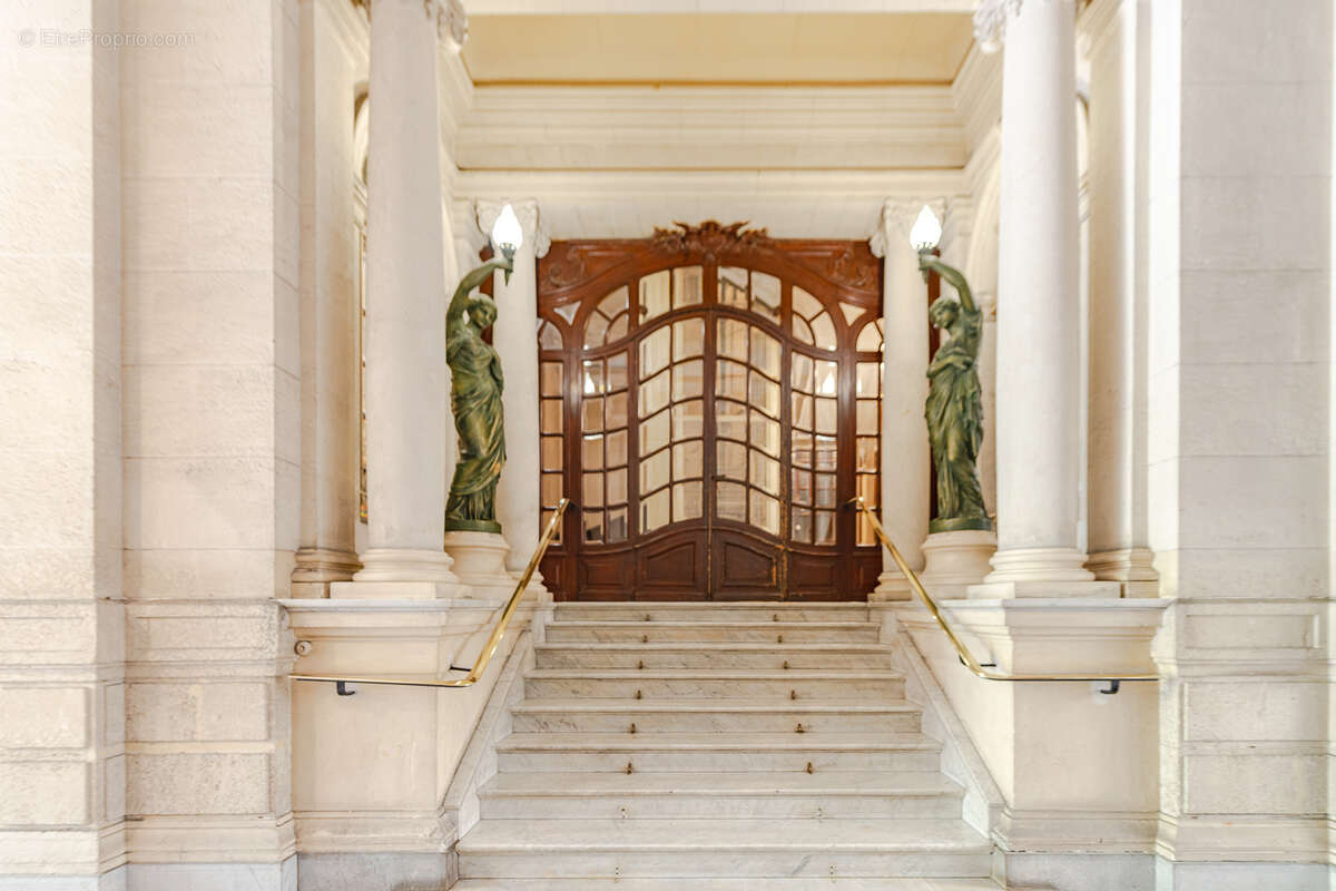 Appartement à MARSEILLE-1E