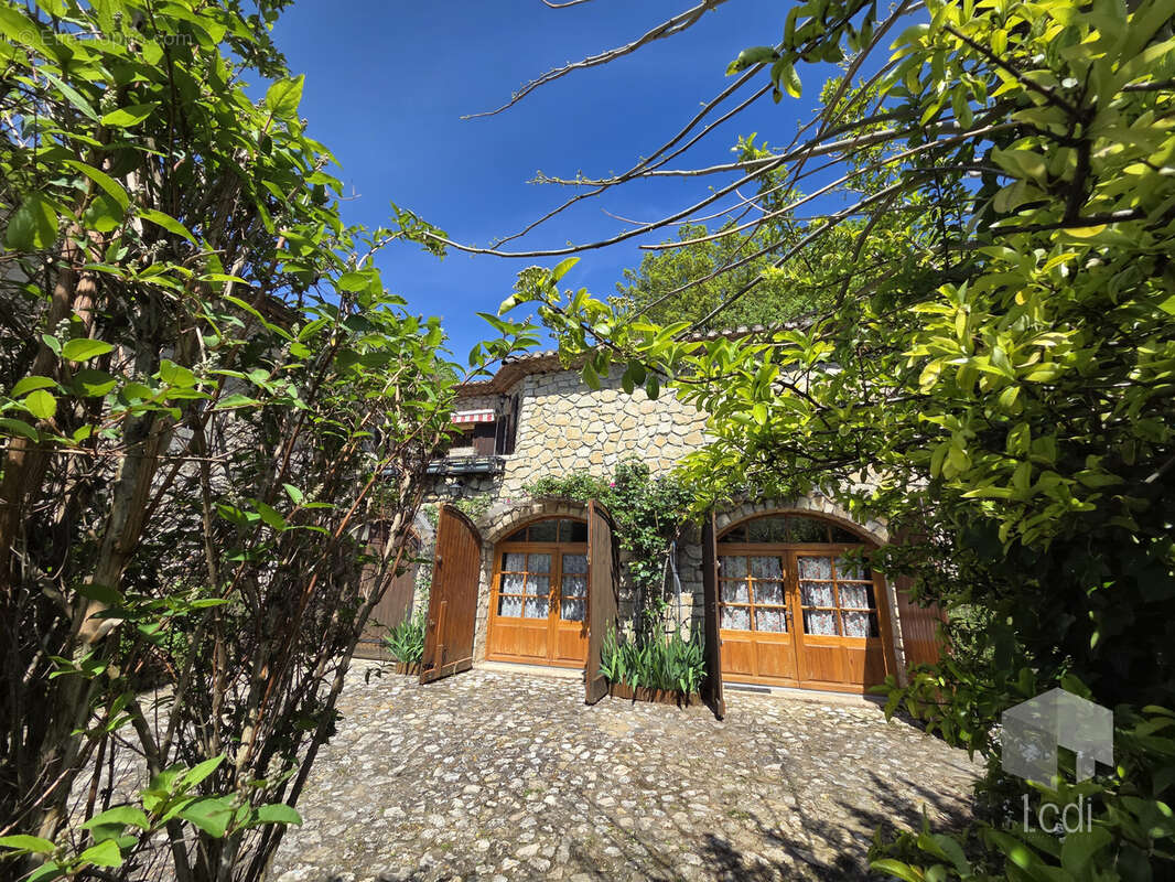 Maison à MIRMANDE