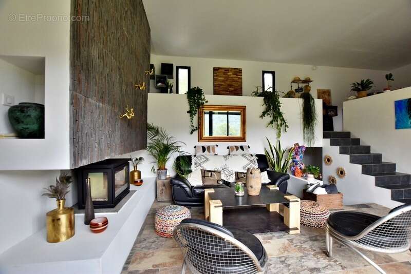 Maison à SOLLIES-TOUCAS