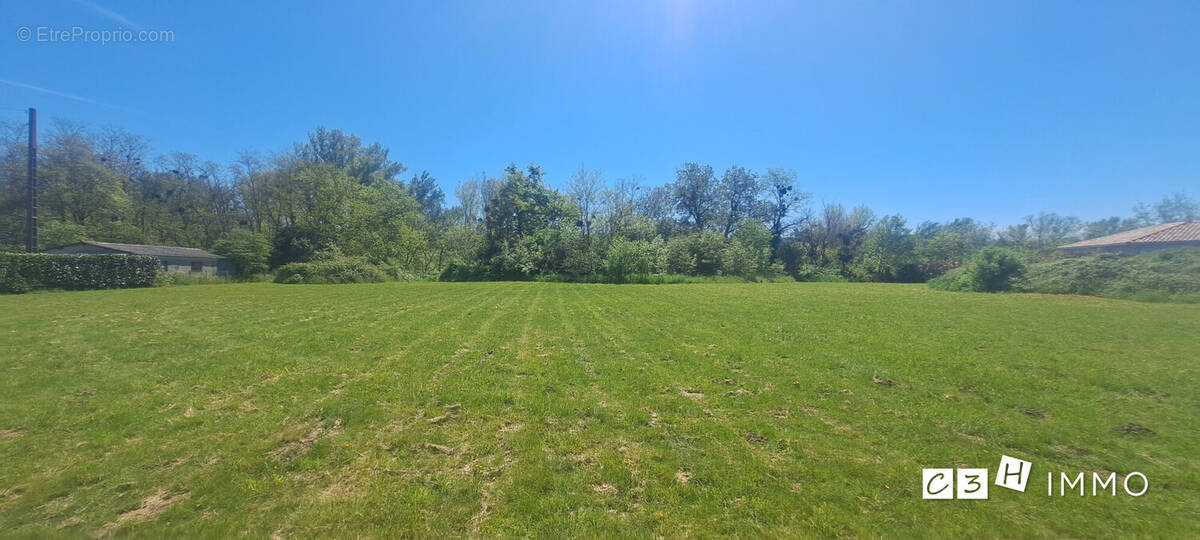 Terrain à SAINT-JULIEN-SUR-GARONNE