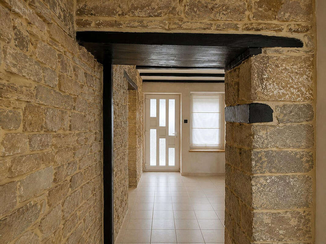Maison à POUILLEY-LES-VIGNES