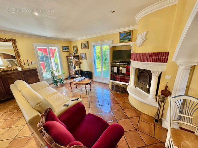 Maison à SAINT-CEZAIRE-SUR-SIAGNE