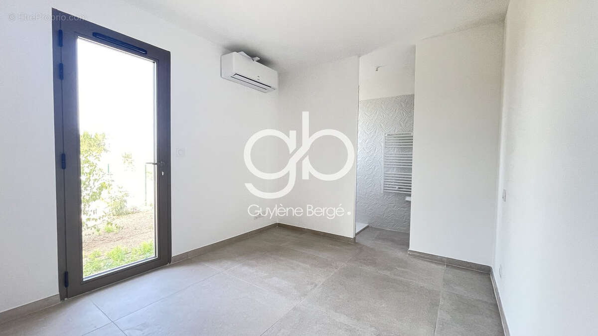 Maison à VIC-LA-GARDIOLE