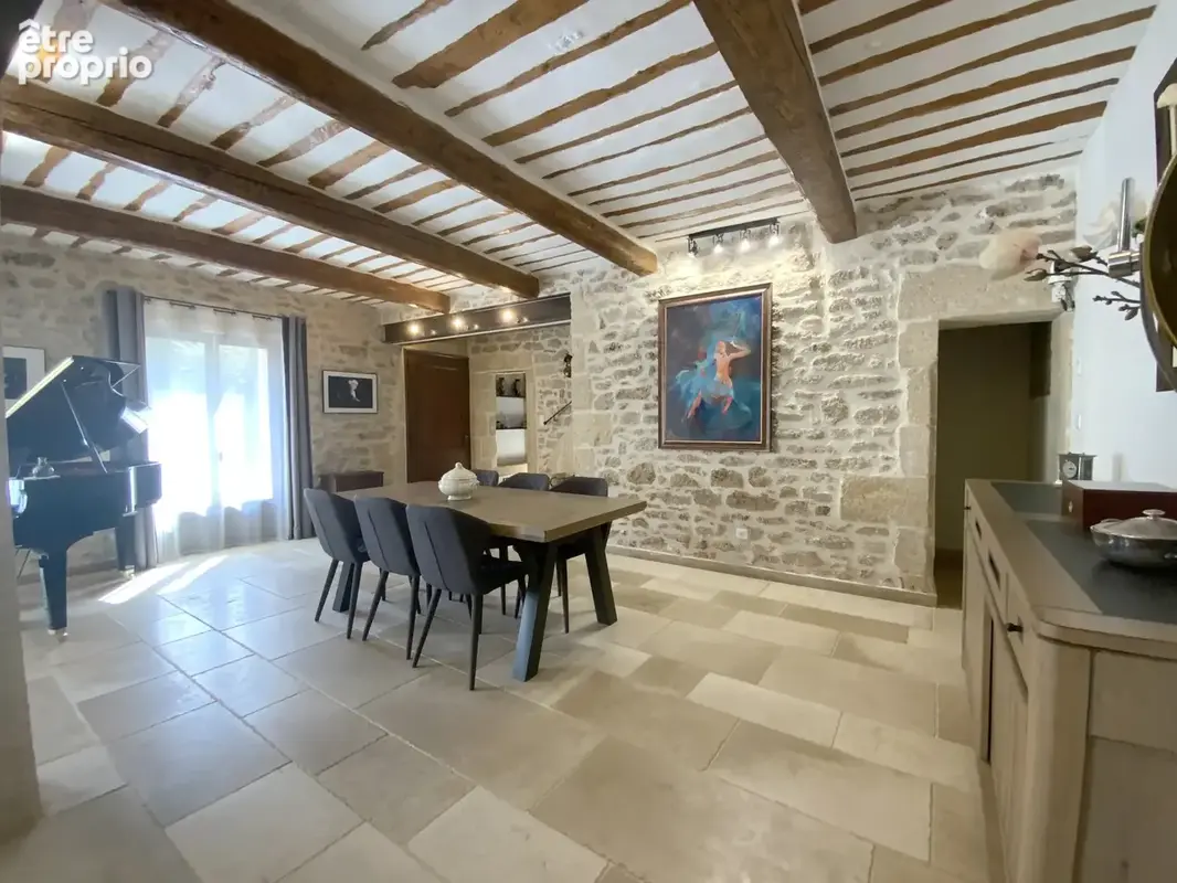 Maison de charme en pierre  en plein coeur de village. - photo 8