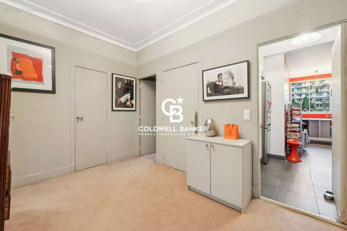 Appartement à PARIS-16E