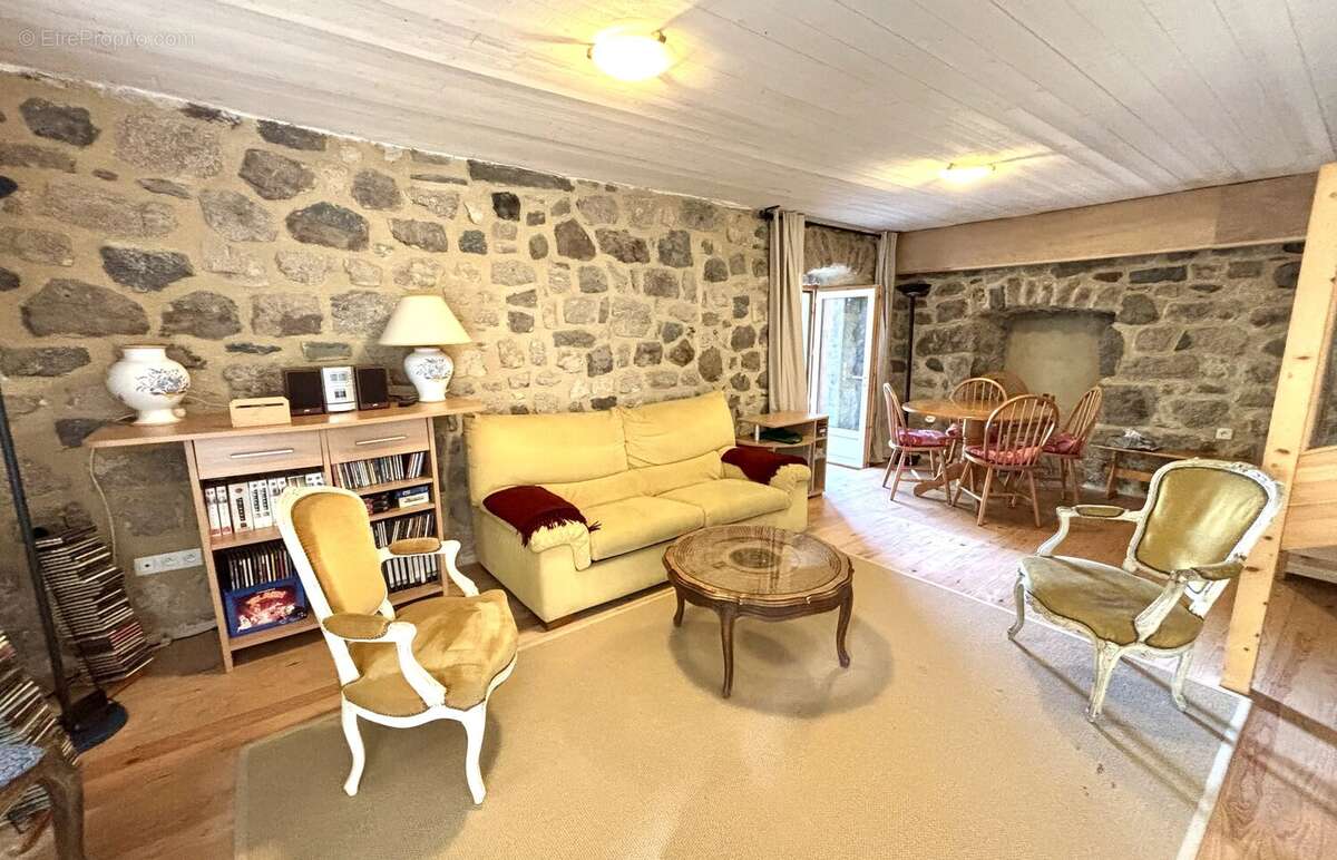 Exclusivité - ferme en pierres rénovée sur 2 100 m² de terrain - photo 3