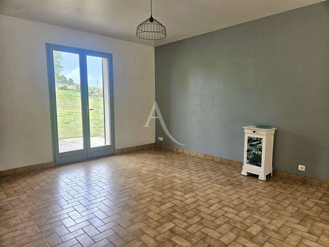 Maison à CERE-LA-RONDE