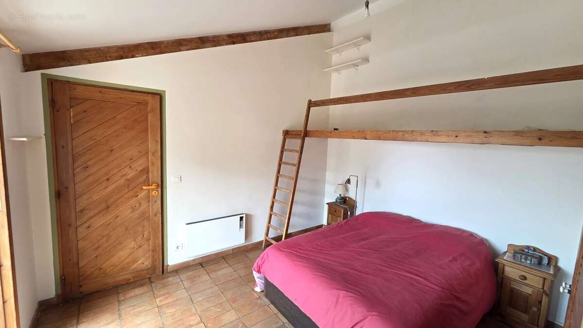 Villa avec piscine vue collines - Terrain 3000m² - photo 9