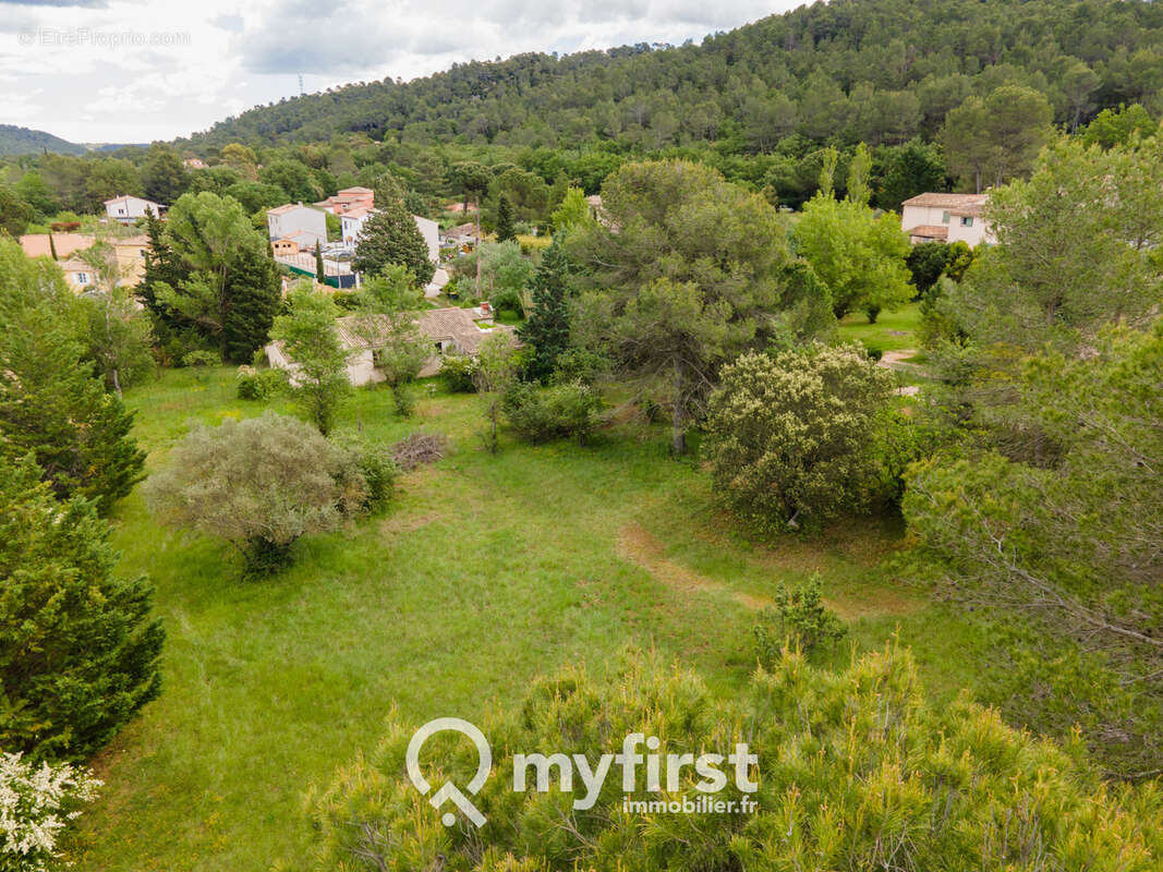 Terrain à LE VAL