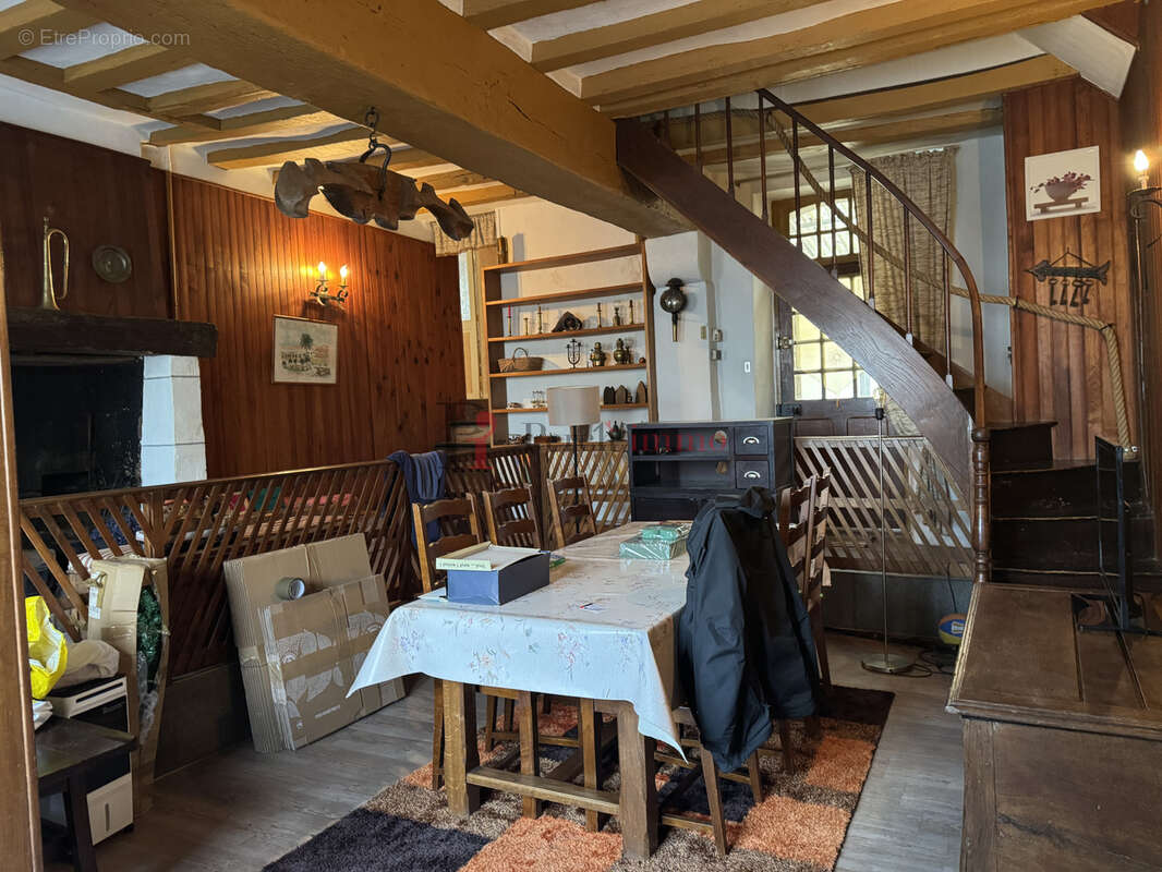 Maison à BELLOU-LE-TRICHARD