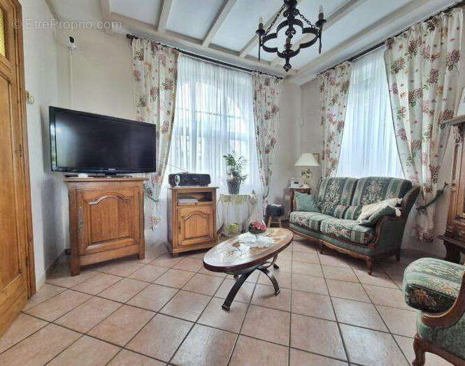 Maison à FRESNICOURT-LE-DOLMEN