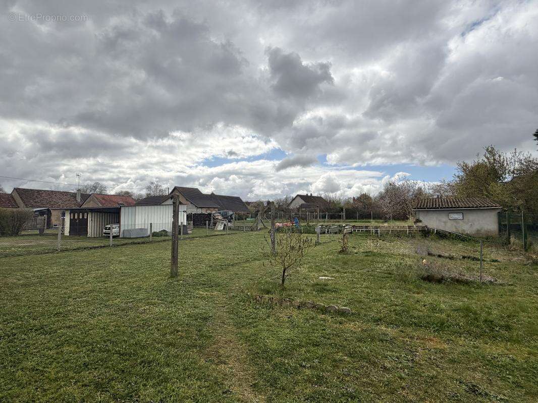 Maison à LA GUERCHE-SUR-L'AUBOIS