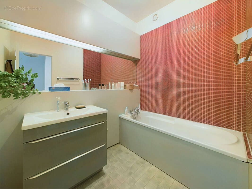 Appartement à COURBEVOIE