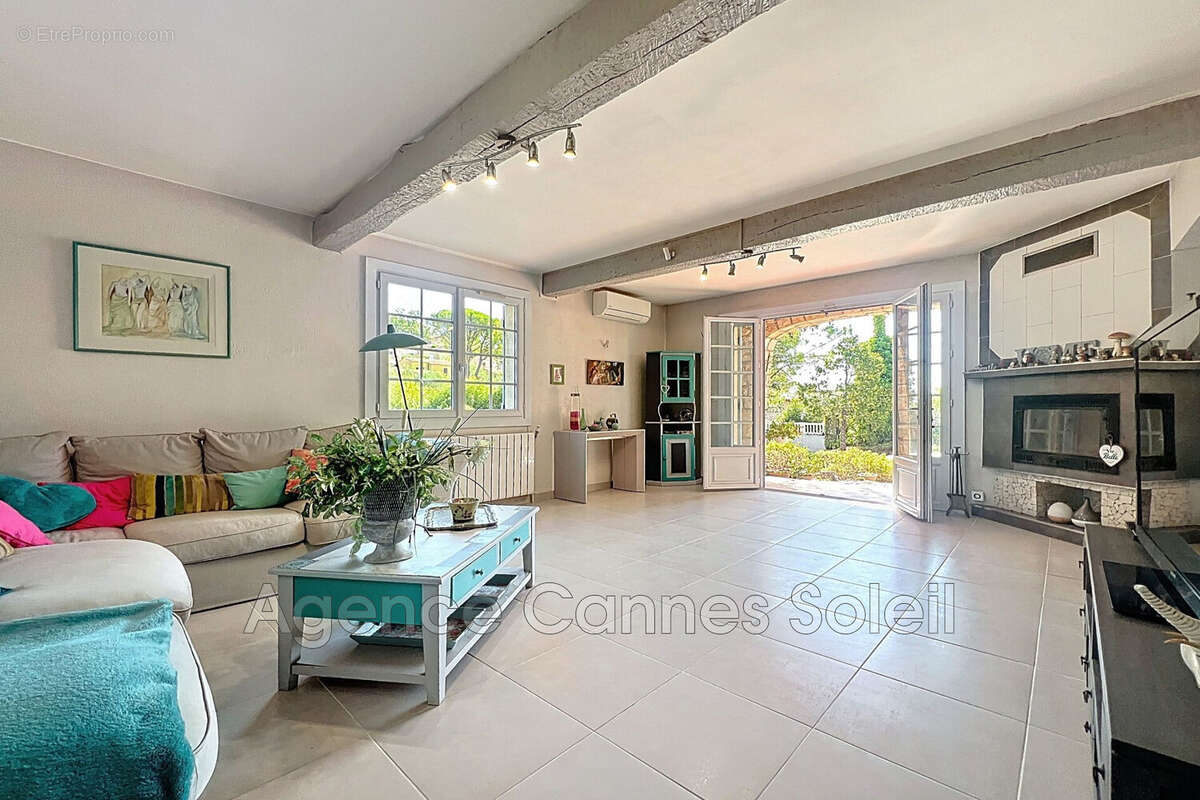 Maison à CHATEAUNEUF-GRASSE