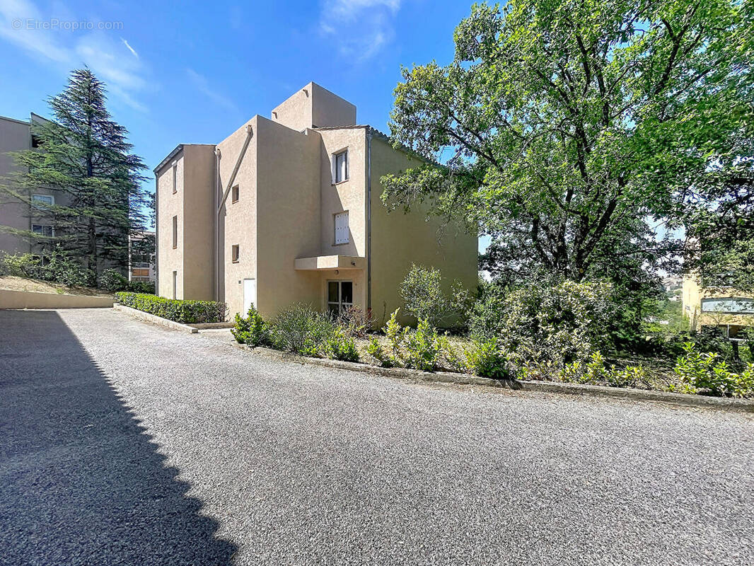 Appartement à GREOUX-LES-BAINS