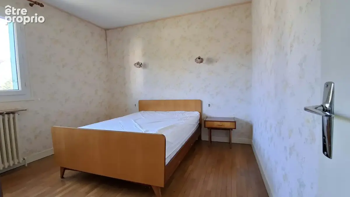 Située à proximité des commodités, maison en rez de chaussée surélevée de 133 m2 habitables sur beau terrain d - photo 11