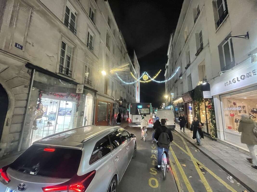 Autre à PARIS-6E