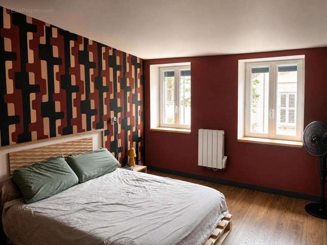 Immeuble rénové 250 m² situé à Ardes - photo 5