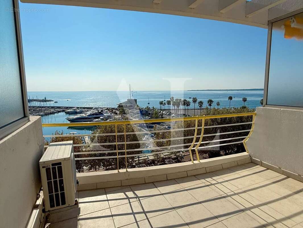 Appartement à VALLAURIS