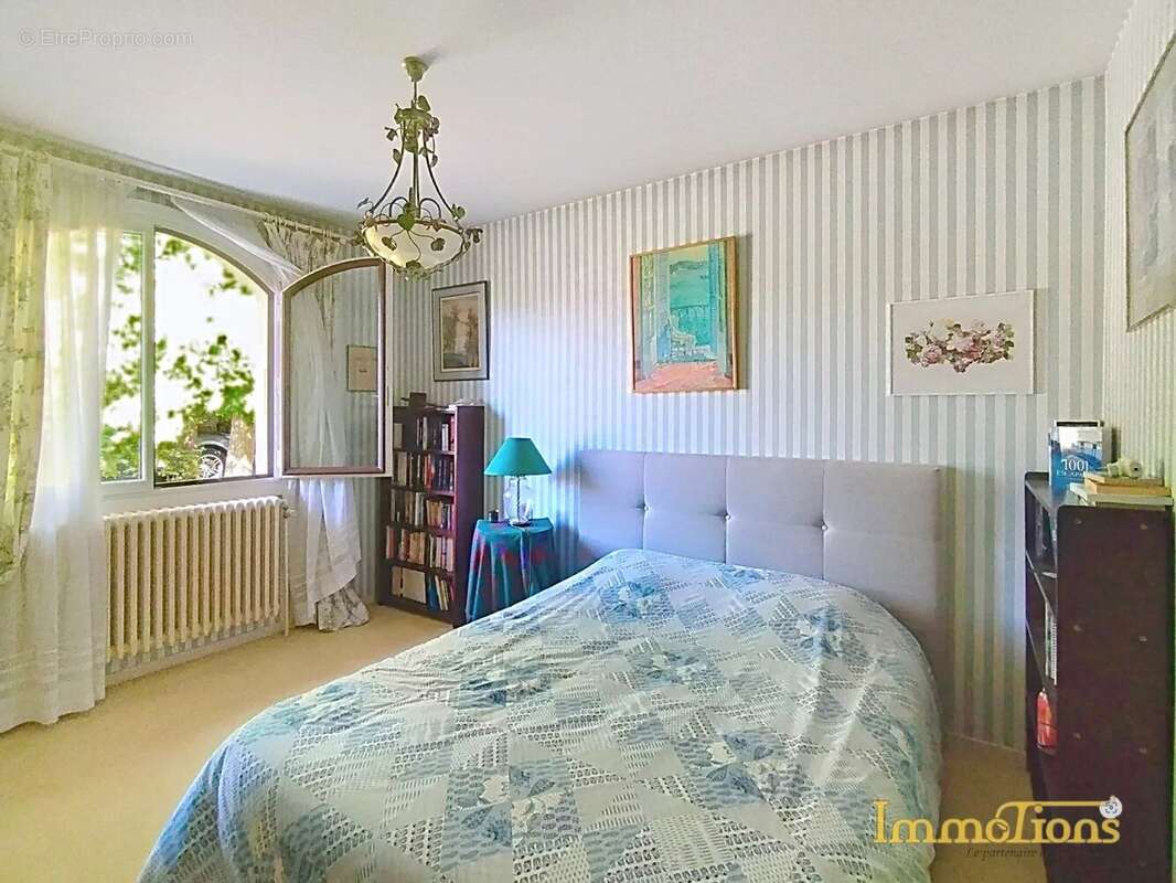 SAINT-MARCELLIN – Maison d’architecte de plus de 200 m², 6 chambres et piscine - photo 5