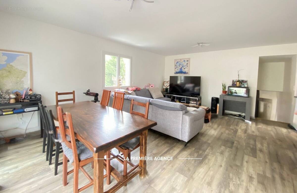 Maison 145 m² à Joux  - photo 3