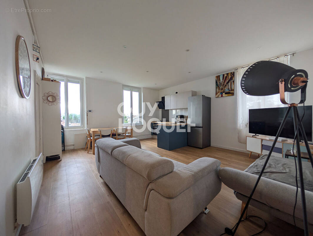 Appartement à DECINES-CHARPIEU
